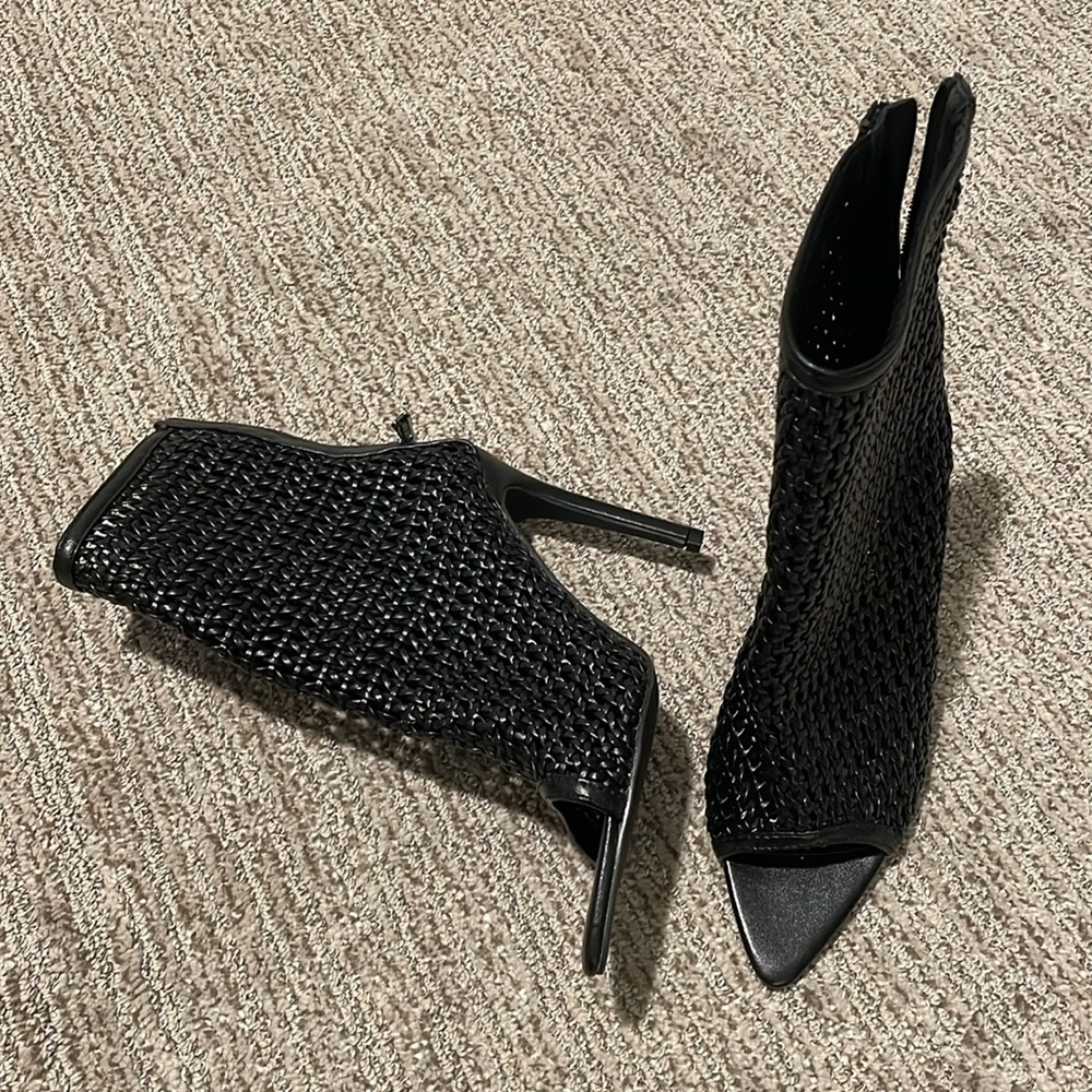 black ankle booties never worn
